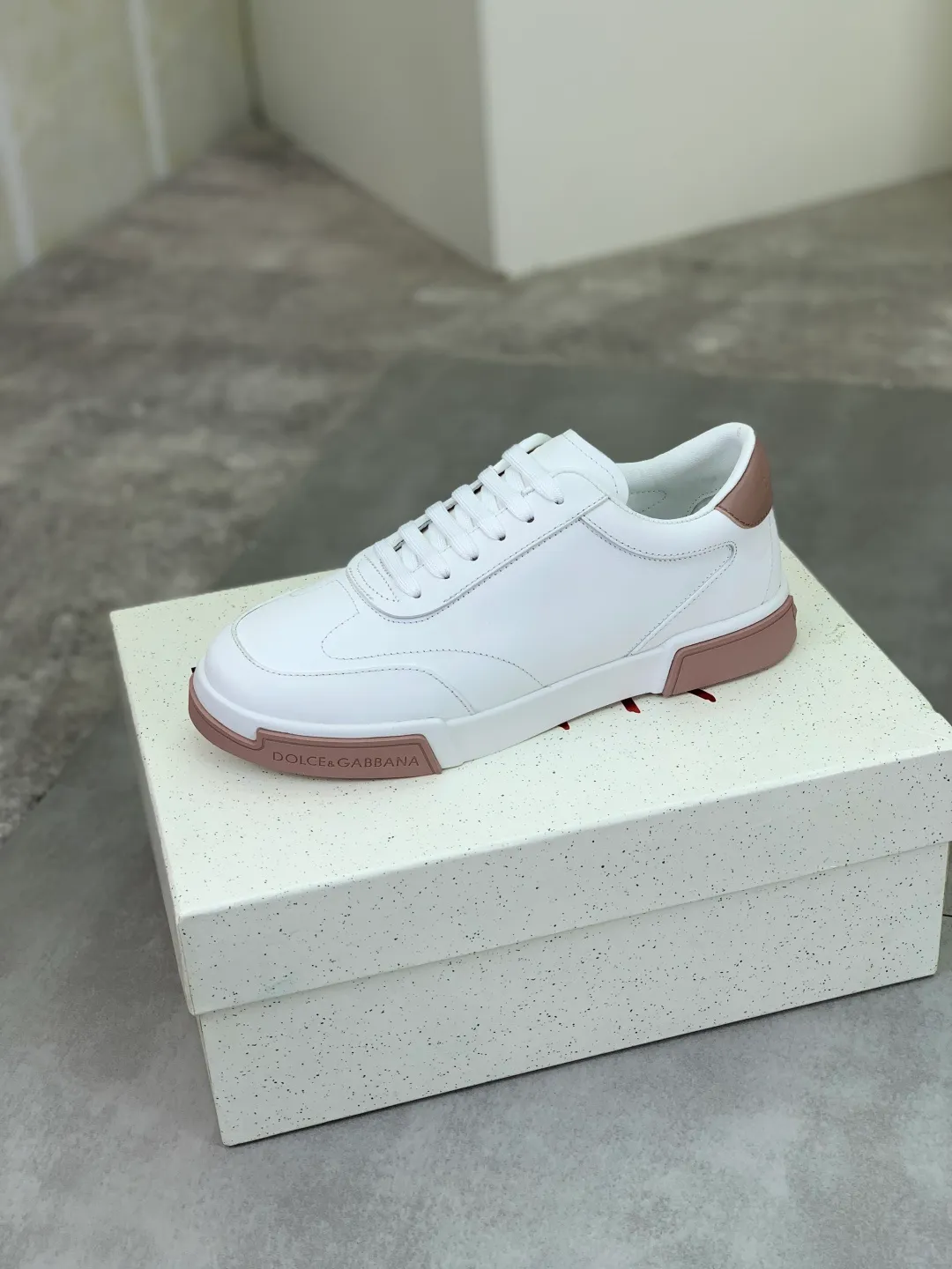 Men's shoes 💰P520 new model (DG-Dolce & Gabbana) latest popular 🔥🔥casual shoes, with brand signature details on the tongue, imported first-layer pebbled cowhide fabric, fashionable and versatile, can add luster to various looks. Create an exquisite design with unique dynamic vitality and modern atmosphere, showing modern elegance. Size: 38-44 (45 46 customized) Color: 4️⃣ colors available